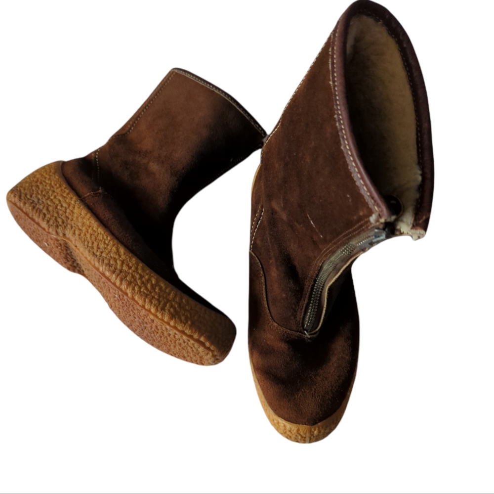 Vtg. Dunham Eskipades brown suede Sherpa lined rubber crepe sole zip boots